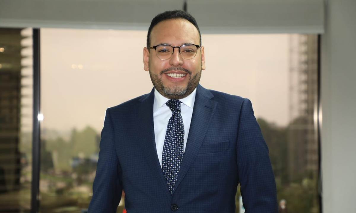 Superintendente de Subsidio Familiar Julián Molina Gómez en el lanzamiento del libro sobre gobierno corporativo en las Cajas de Compensación Familiar